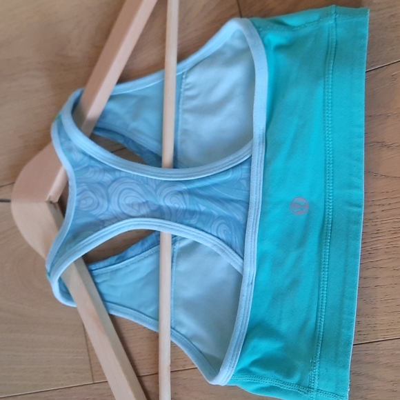 LULULEMON Sz 4 Sports Bra With Mesh Edging - Picture 2 of 5